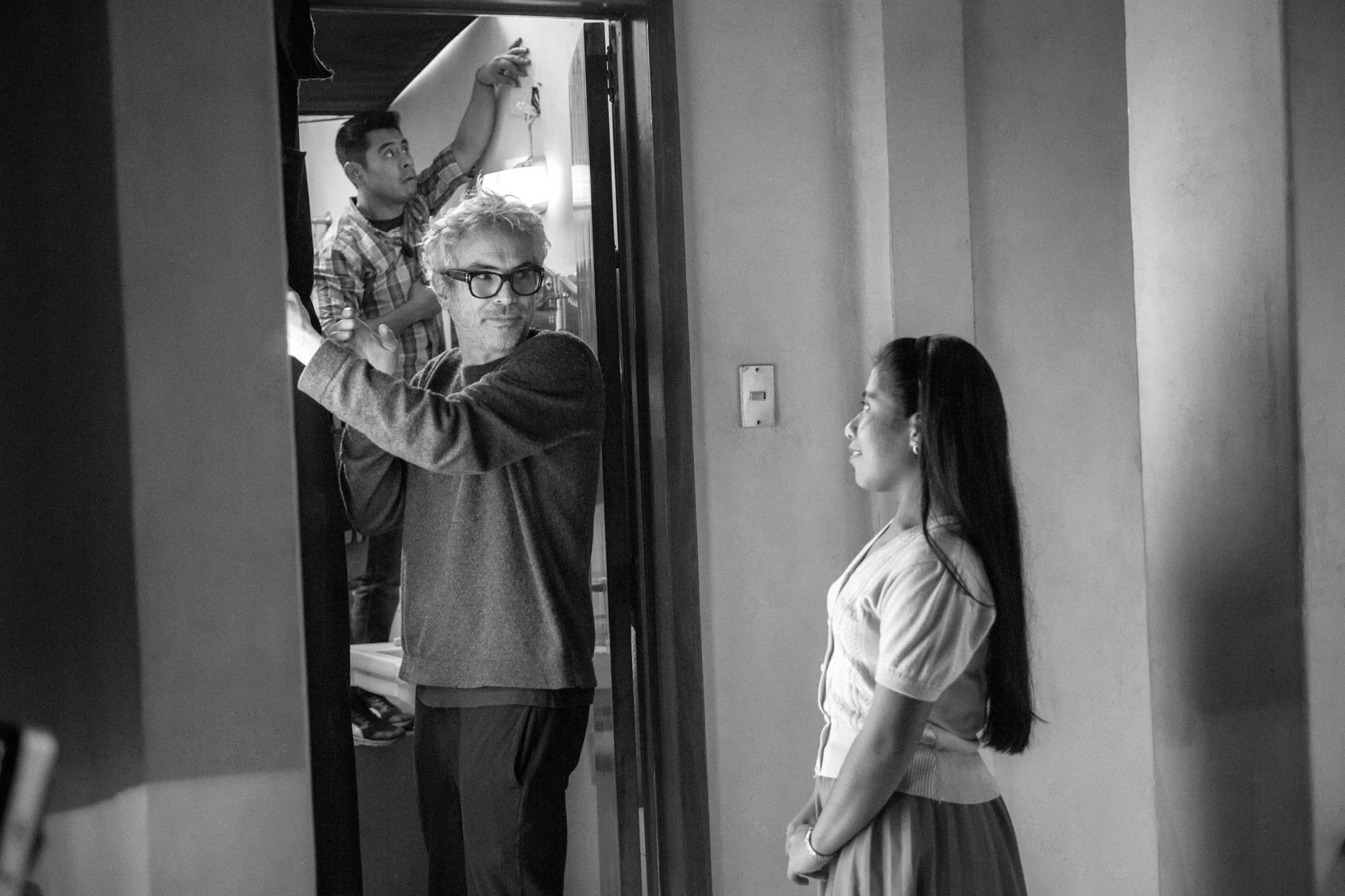 Альфонсо Куарон и Ялица Апарисио на съёмках фильма «Рома»/Carlos Somonte/Netflix